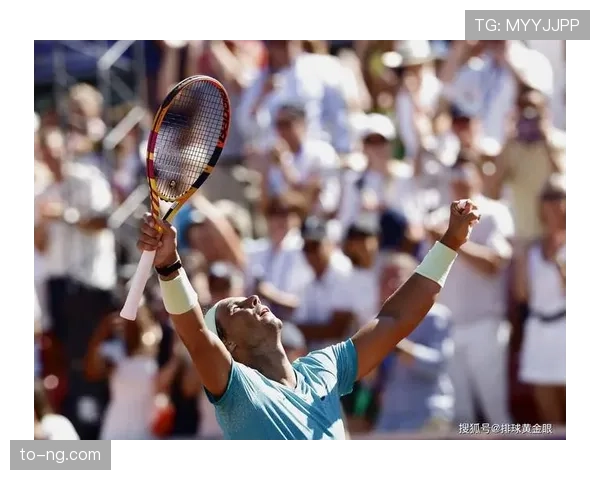 纳达尔家的洗衣房怕不是按天计费的，训练服换得比明星红毯还勤