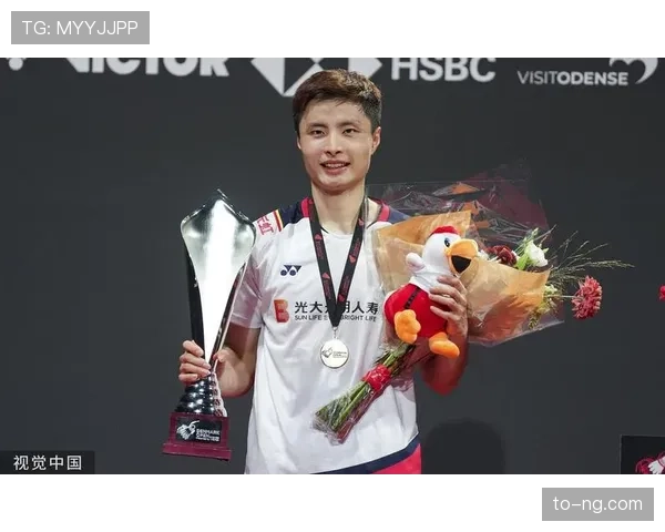 石宇奇居然用的手机比我还旧，这年头这样还能顶得住吗？