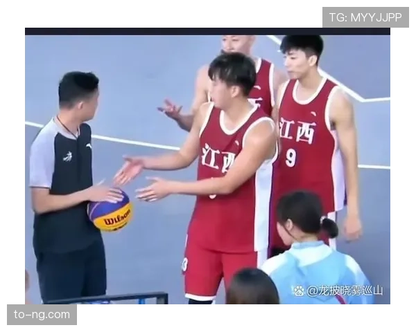 篮球比赛中如何识别与判罚“拉人犯规”，新手必看的规则解析